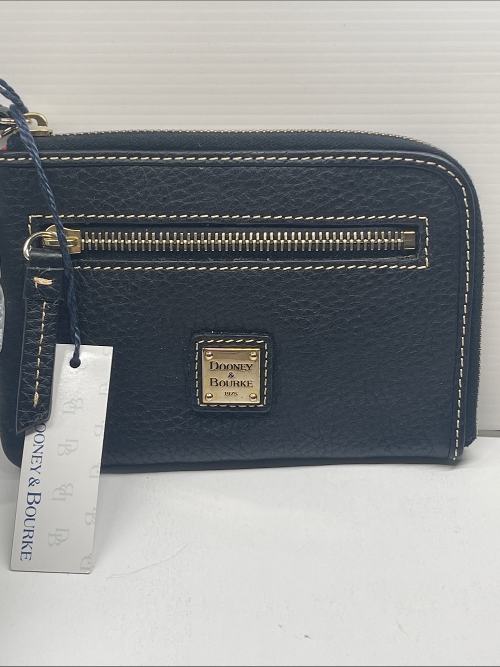 NWT Dooney & Bourke Pebble Grain Leather Wristlet in black
